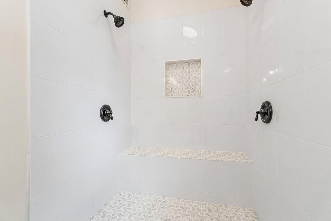 合同活跃: $860,000 (4 贝兹, 2 浴室, 2154 平方英尺)