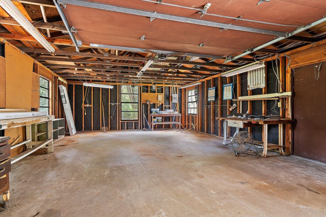 合同活跃: $860,000 (4 贝兹, 2 浴室, 2154 平方英尺)