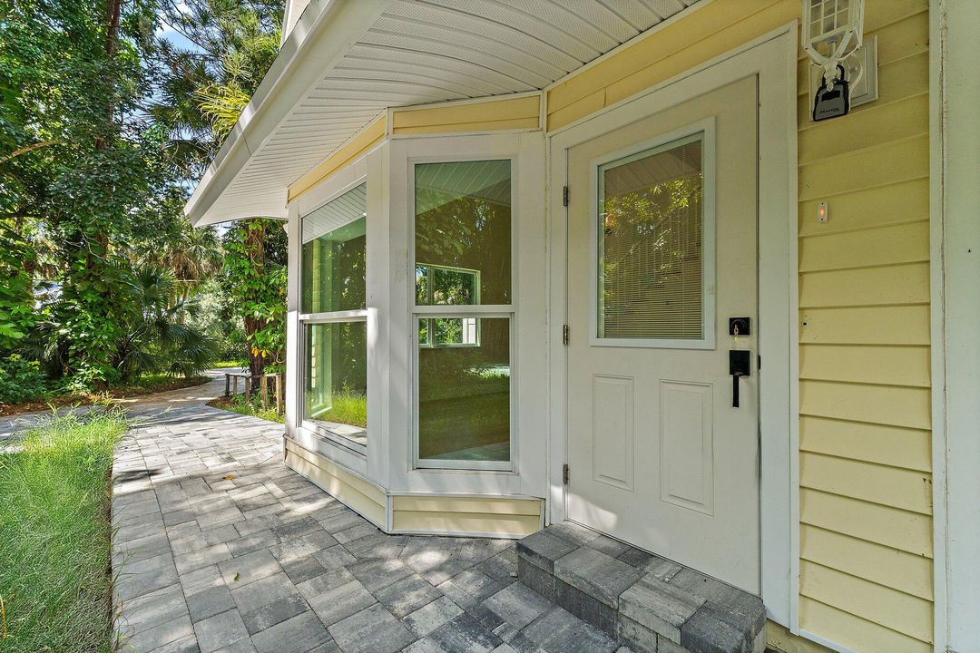 合同活跃: $860,000 (4 贝兹, 2 浴室, 2154 平方英尺)