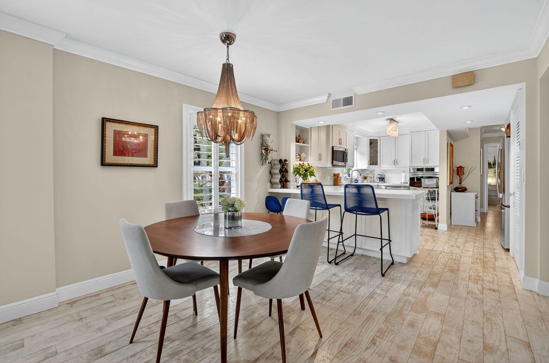 合同活跃: $8,000 (3 贝兹, 2 浴室, 1875 平方英尺)