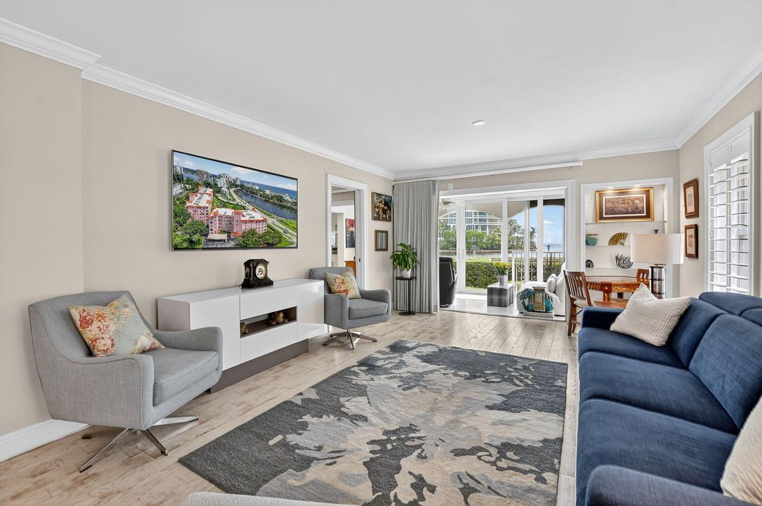 合同活跃: $8,000 (3 贝兹, 2 浴室, 1875 平方英尺)