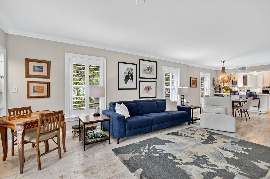 合同活跃: $8,000 (3 贝兹, 2 浴室, 1875 平方英尺)