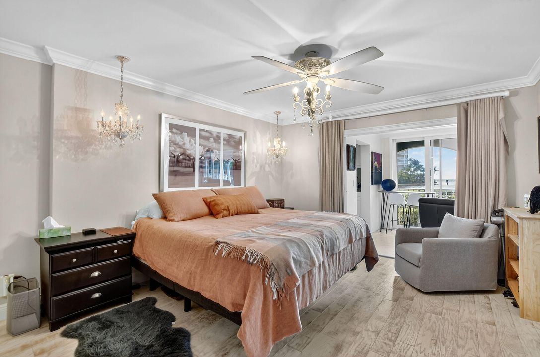 合同活跃: $8,000 (3 贝兹, 2 浴室, 1875 平方英尺)