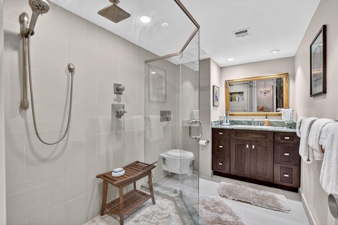 合同活跃: $8,000 (3 贝兹, 2 浴室, 1875 平方英尺)