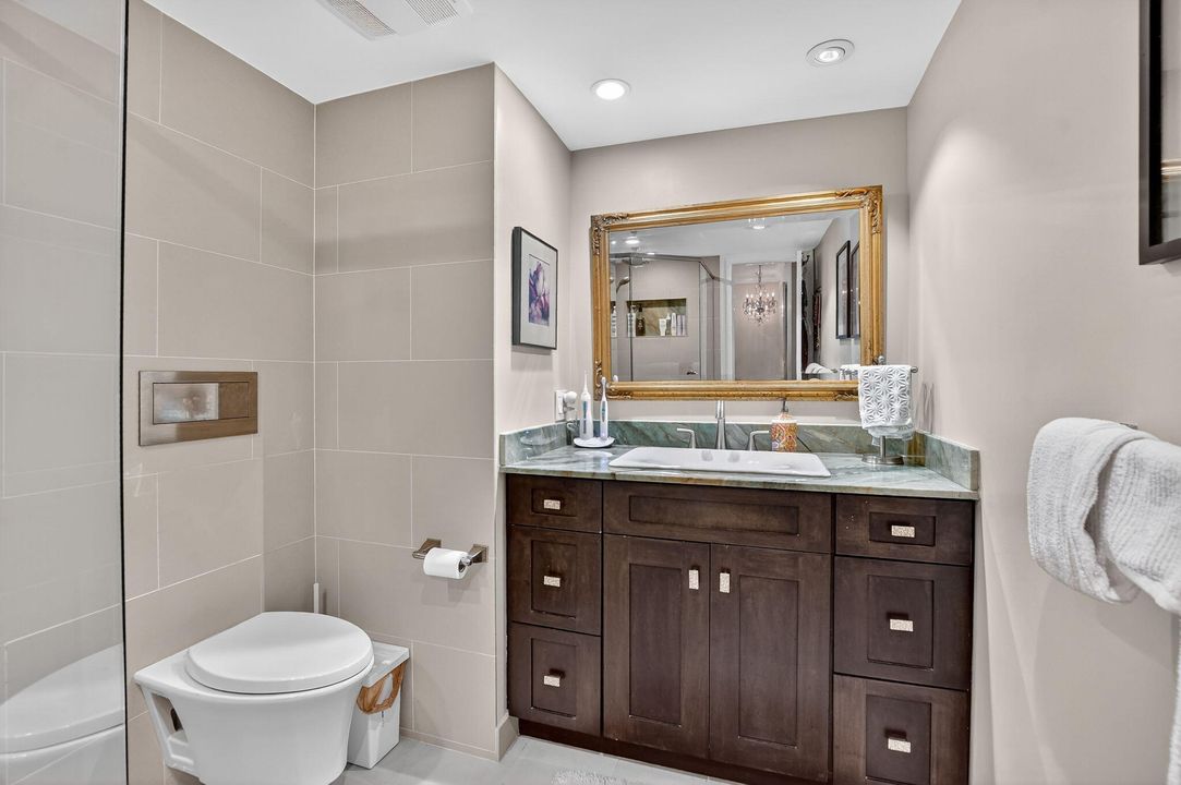 合同活跃: $8,000 (3 贝兹, 2 浴室, 1875 平方英尺)