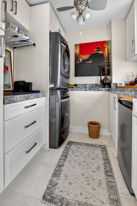 合同活跃: $8,000 (3 贝兹, 2 浴室, 1875 平方英尺)