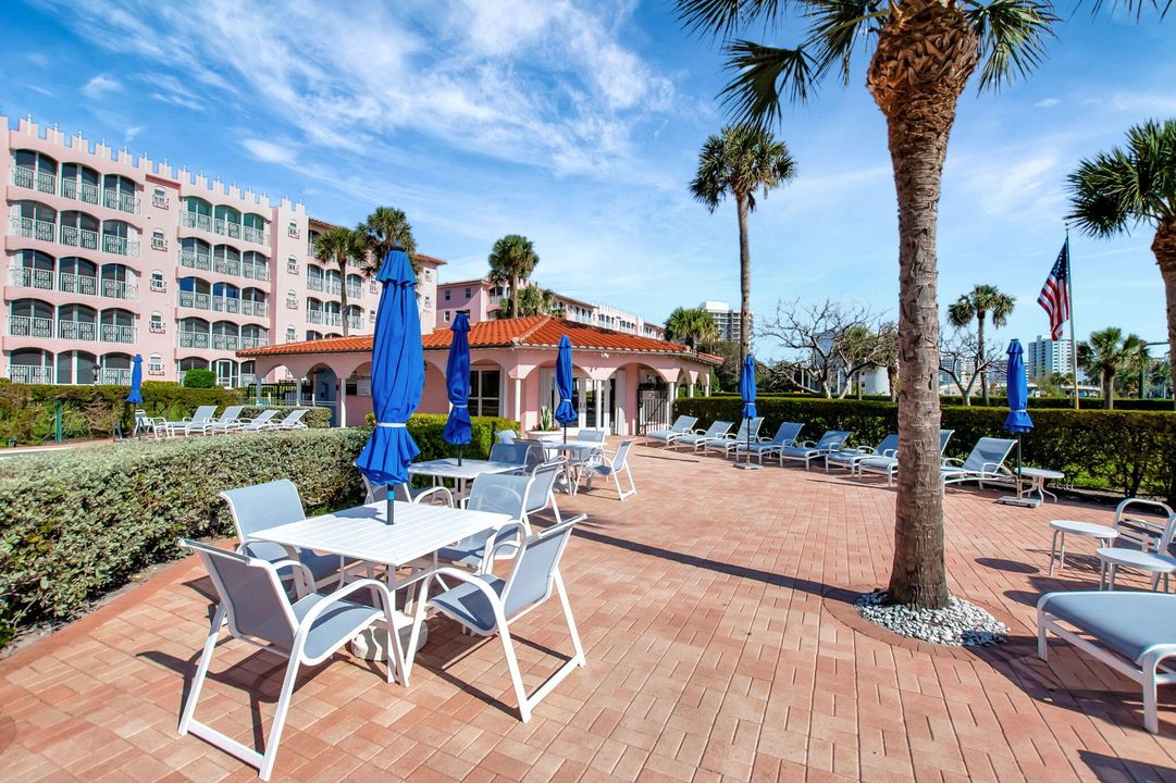 合同活跃: $8,000 (3 贝兹, 2 浴室, 1875 平方英尺)