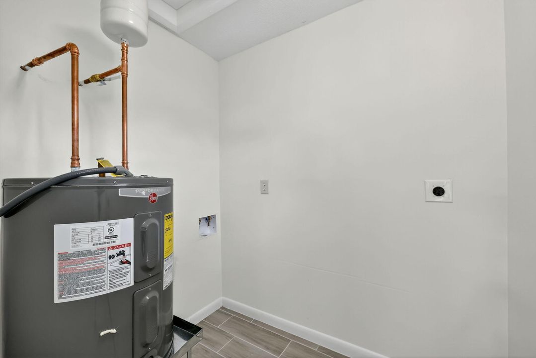 Active With Contract: $250,000 (3 beds, 2 baths, 1440 Square Feet)