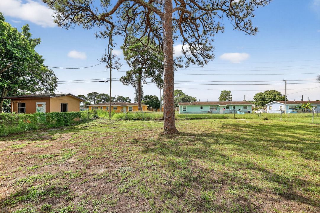 Active With Contract: $250,000 (3 beds, 2 baths, 1440 Square Feet)