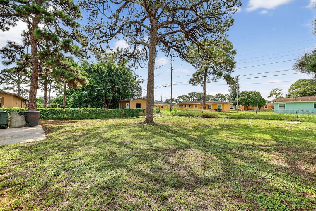 Active With Contract: $250,000 (3 beds, 2 baths, 1440 Square Feet)