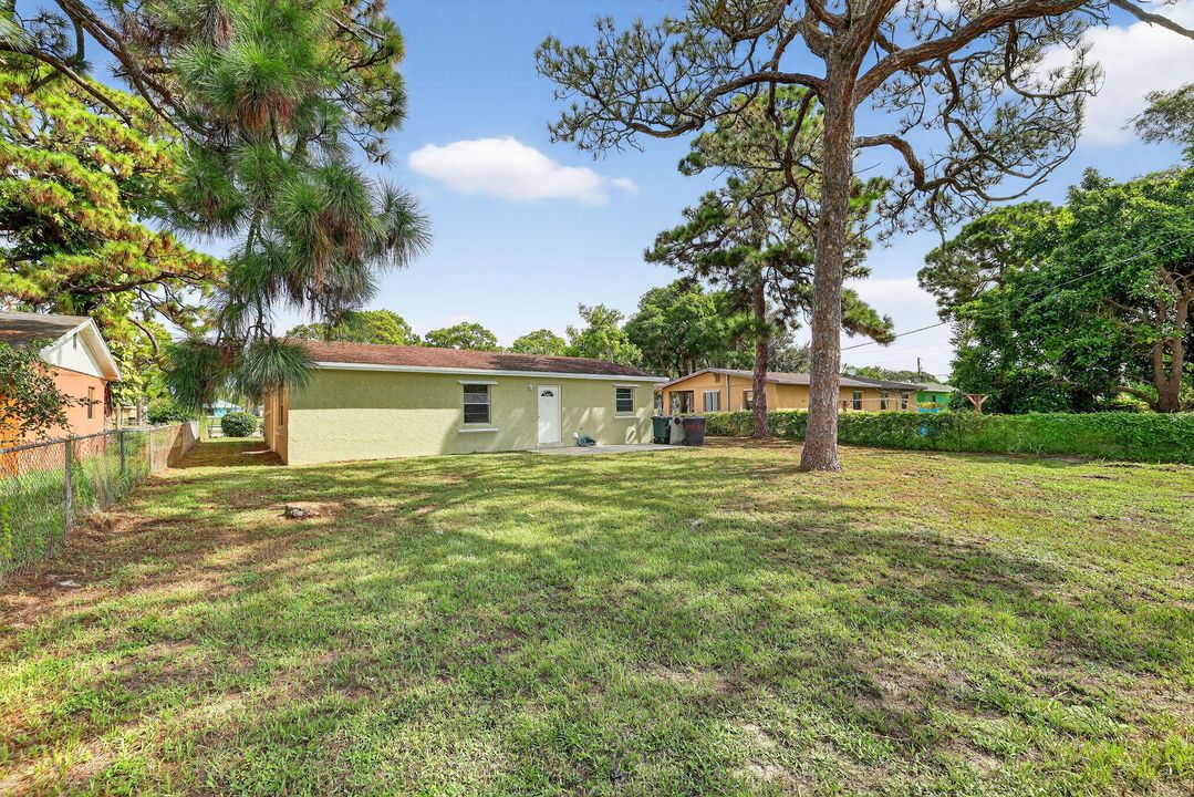 Active With Contract: $250,000 (3 beds, 2 baths, 1440 Square Feet)