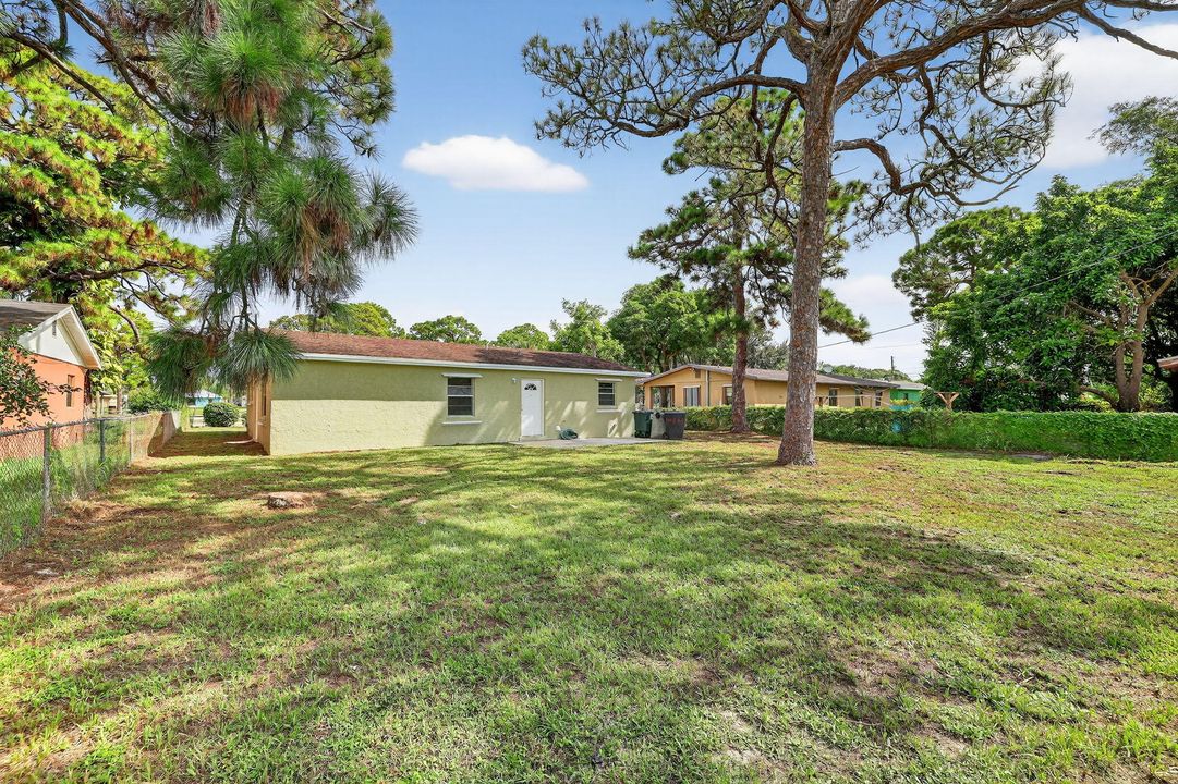 Active With Contract: $250,000 (3 beds, 2 baths, 1440 Square Feet)