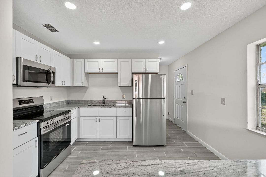 Active With Contract: $250,000 (3 beds, 2 baths, 1440 Square Feet)