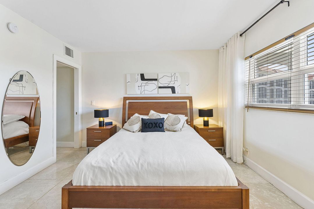 合同活跃: $6,000 (2 贝兹, 2 浴室, 964 平方英尺)