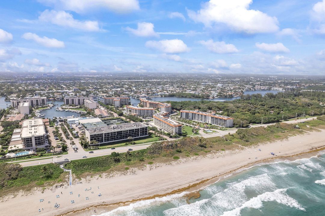 合同活跃: $6,000 (2 贝兹, 2 浴室, 964 平方英尺)