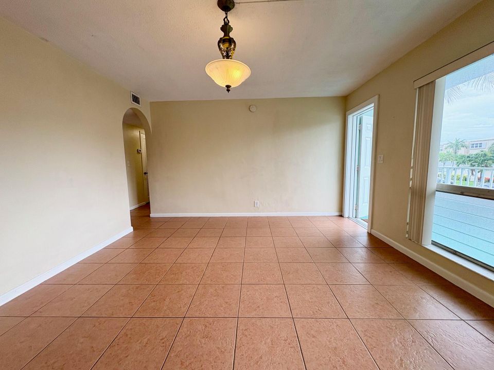 Active With Contract: $1,600 (1 beds, 1 baths, 508 Square Feet)