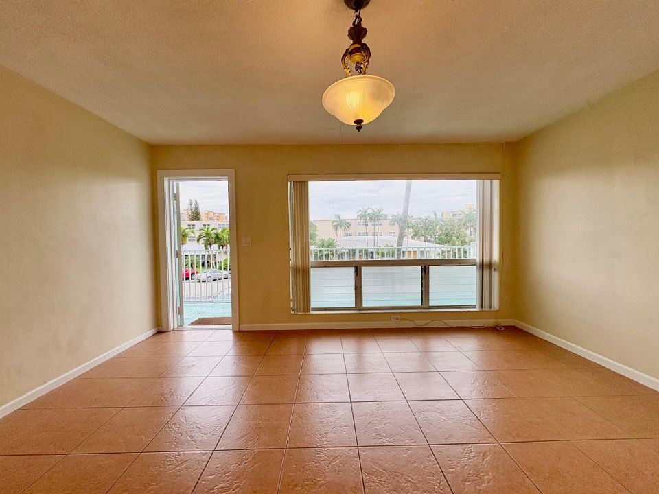 Active With Contract: $1,600 (1 beds, 1 baths, 508 Square Feet)
