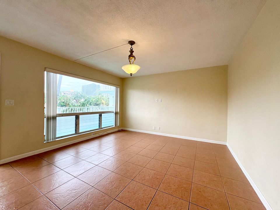 Active With Contract: $1,600 (1 beds, 1 baths, 508 Square Feet)