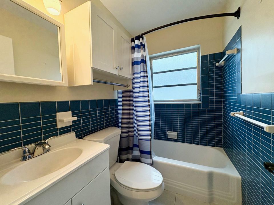 Active With Contract: $1,600 (1 beds, 1 baths, 508 Square Feet)