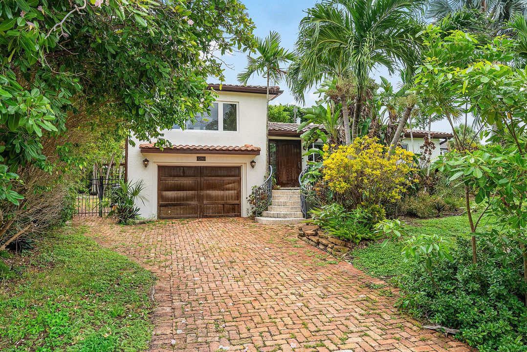 Recently Sold: $1,775,000 (3 beds, 2 baths, 1562 Square Feet)