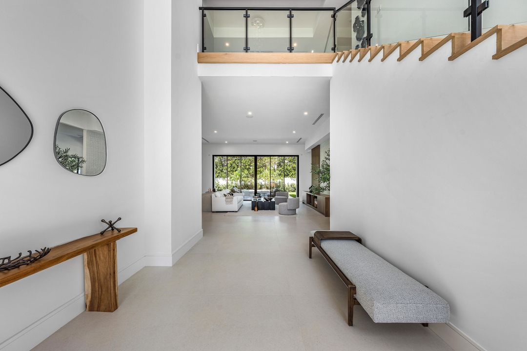 Под контрактом: $5,695,000 (5 спален, 5 ванн, 5071 Квадратных фут)