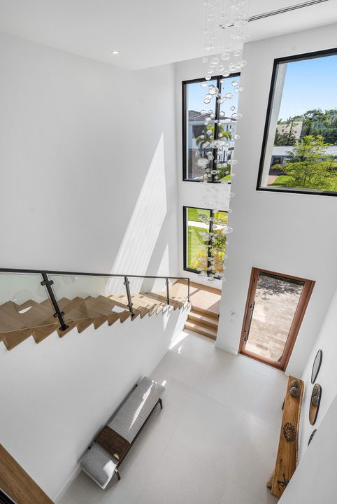 Под контрактом: $5,695,000 (5 спален, 5 ванн, 5071 Квадратных фут)