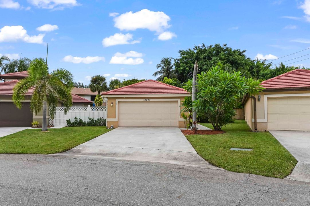 Recently Sold: $399,900 (3 beds, 2 baths, 1259 Square Feet)