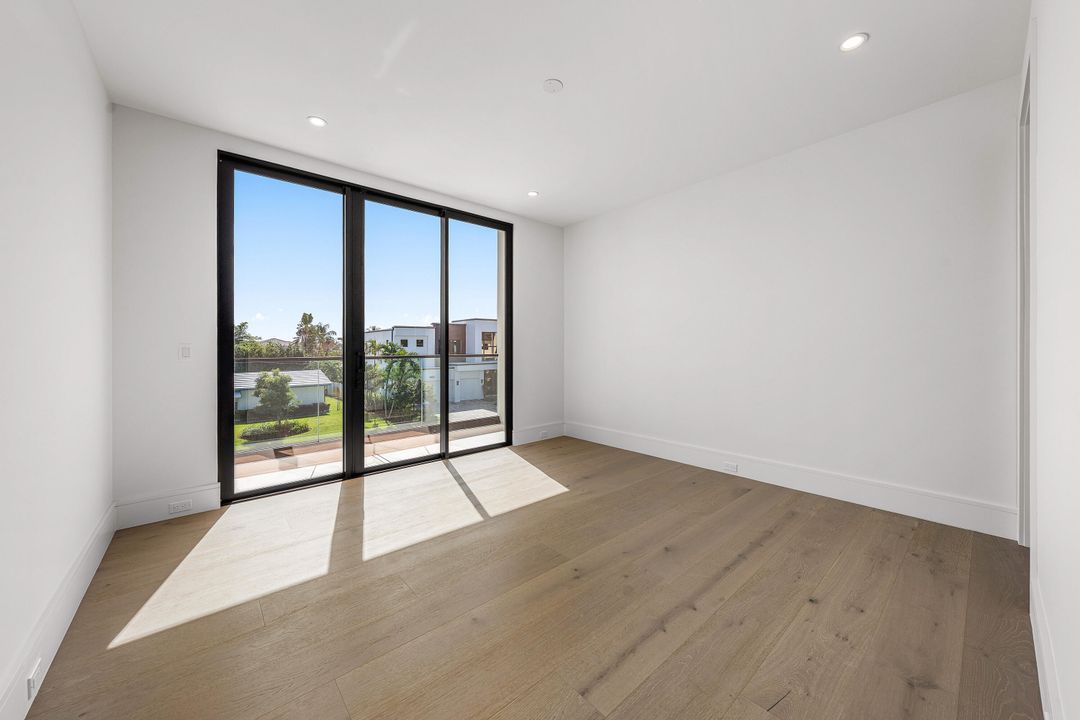 Под контрактом: $5,695,000 (5 спален, 5 ванн, 5071 Квадратных фут)