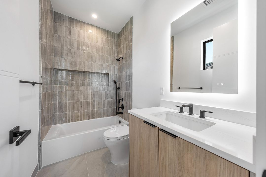 Под контрактом: $5,695,000 (5 спален, 5 ванн, 5071 Квадратных фут)