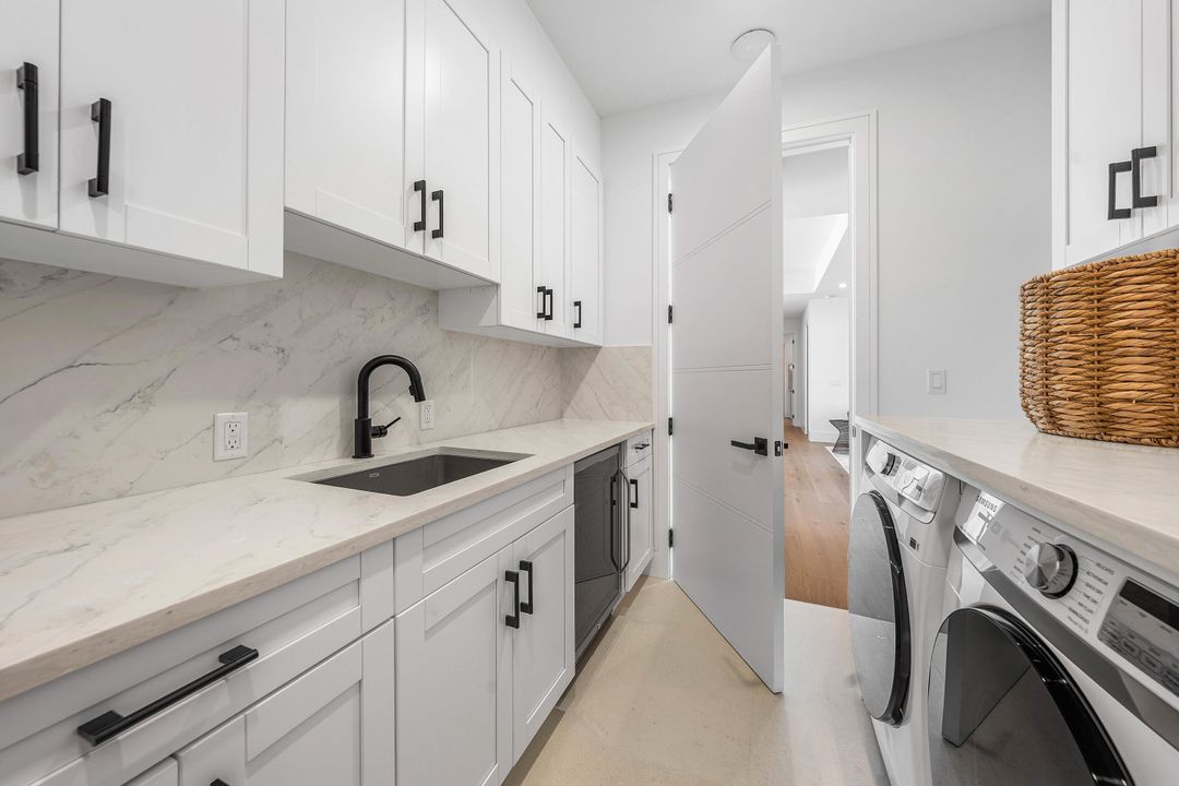 Под контрактом: $5,695,000 (5 спален, 5 ванн, 5071 Квадратных фут)