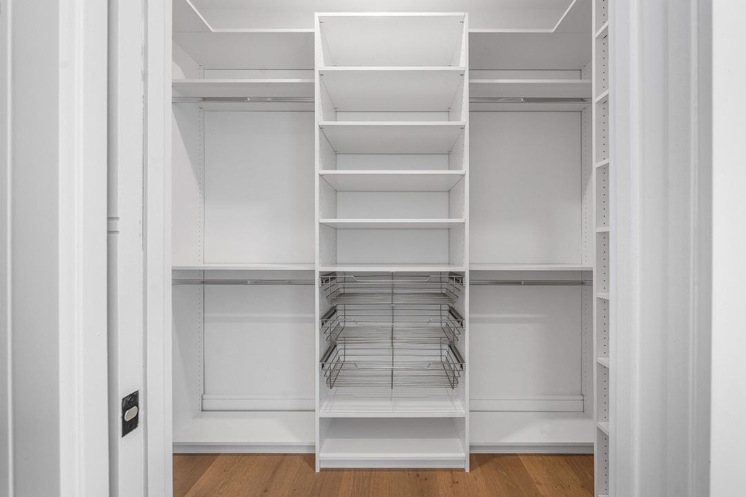 Под контрактом: $5,695,000 (5 спален, 5 ванн, 5071 Квадратных фут)