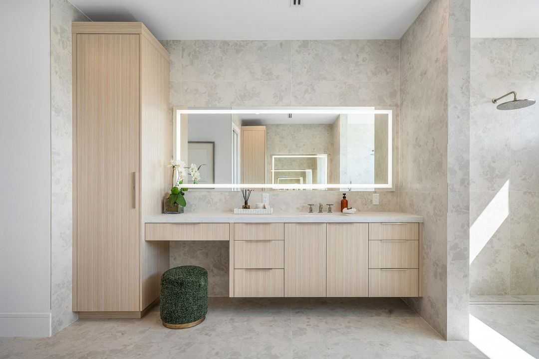 Под контрактом: $5,695,000 (5 спален, 5 ванн, 5071 Квадратных фут)