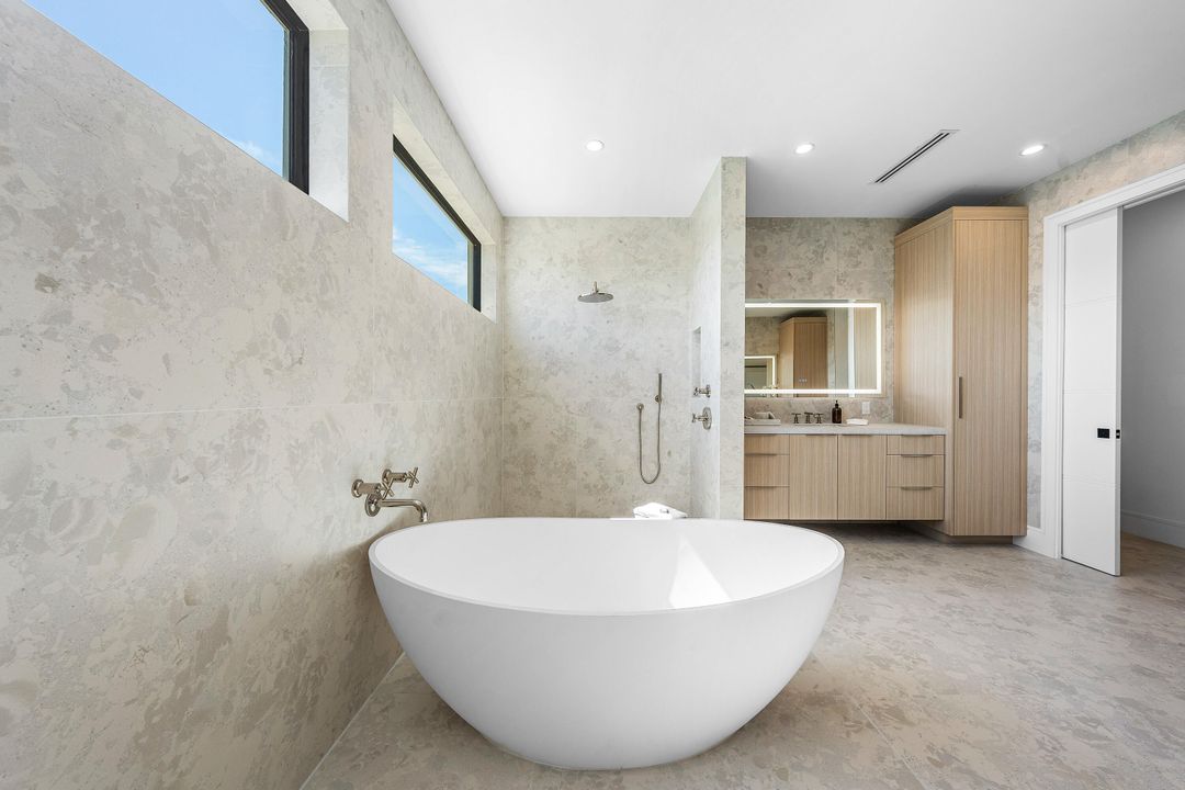 Под контрактом: $5,695,000 (5 спален, 5 ванн, 5071 Квадратных фут)