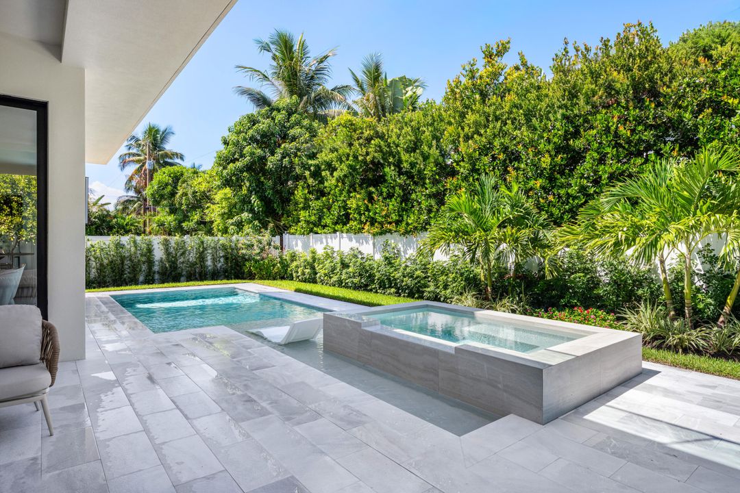 Под контрактом: $5,695,000 (5 спален, 5 ванн, 5071 Квадратных фут)