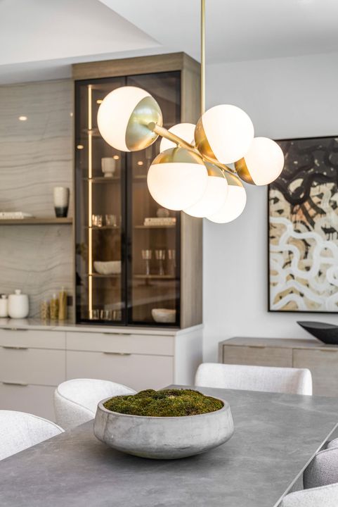 Под контрактом: $5,695,000 (5 спален, 5 ванн, 5071 Квадратных фут)