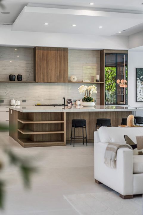 Под контрактом: $5,695,000 (5 спален, 5 ванн, 5071 Квадратных фут)