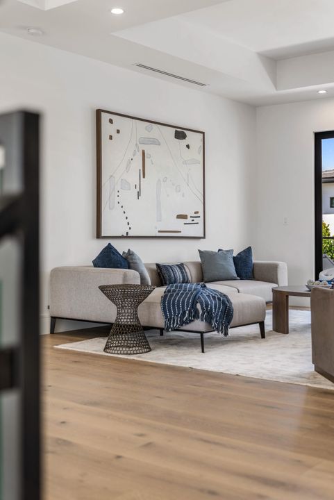 Под контрактом: $5,695,000 (5 спален, 5 ванн, 5071 Квадратных фут)