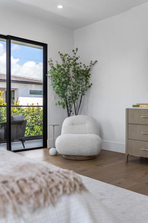 Под контрактом: $5,695,000 (5 спален, 5 ванн, 5071 Квадратных фут)