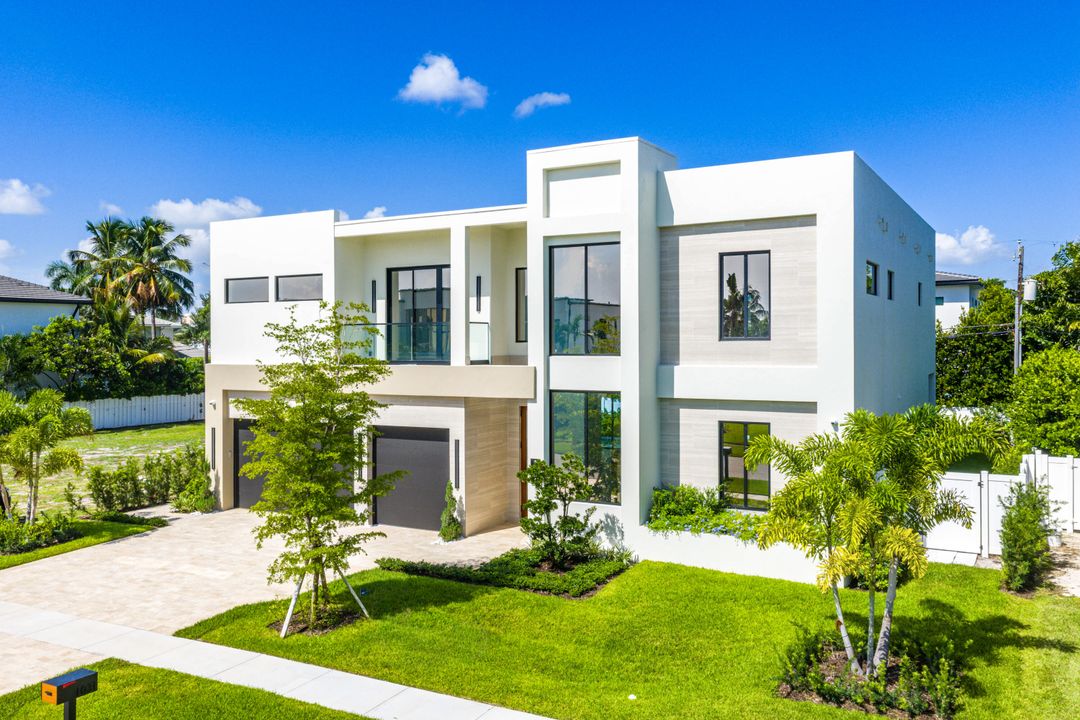 Под контрактом: $5,695,000 (5 спален, 5 ванн, 5071 Квадратных фут)