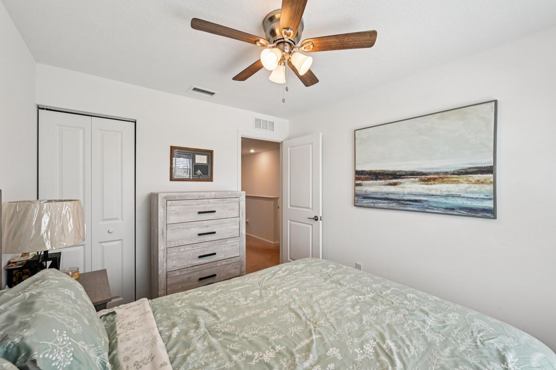 合同活跃: $339,000 (2 贝兹, 2 浴室, 1240 平方英尺)