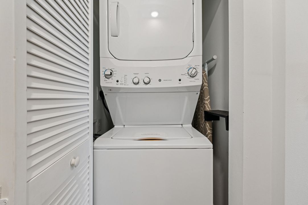 合同活跃: $339,000 (2 贝兹, 2 浴室, 1240 平方英尺)