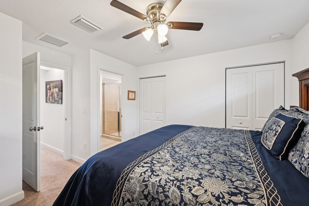 合同活跃: $339,000 (2 贝兹, 2 浴室, 1240 平方英尺)