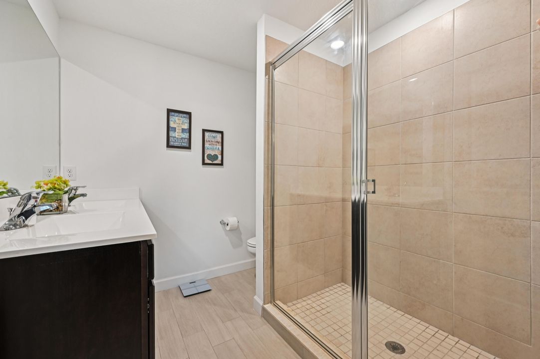 合同活跃: $339,000 (2 贝兹, 2 浴室, 1240 平方英尺)