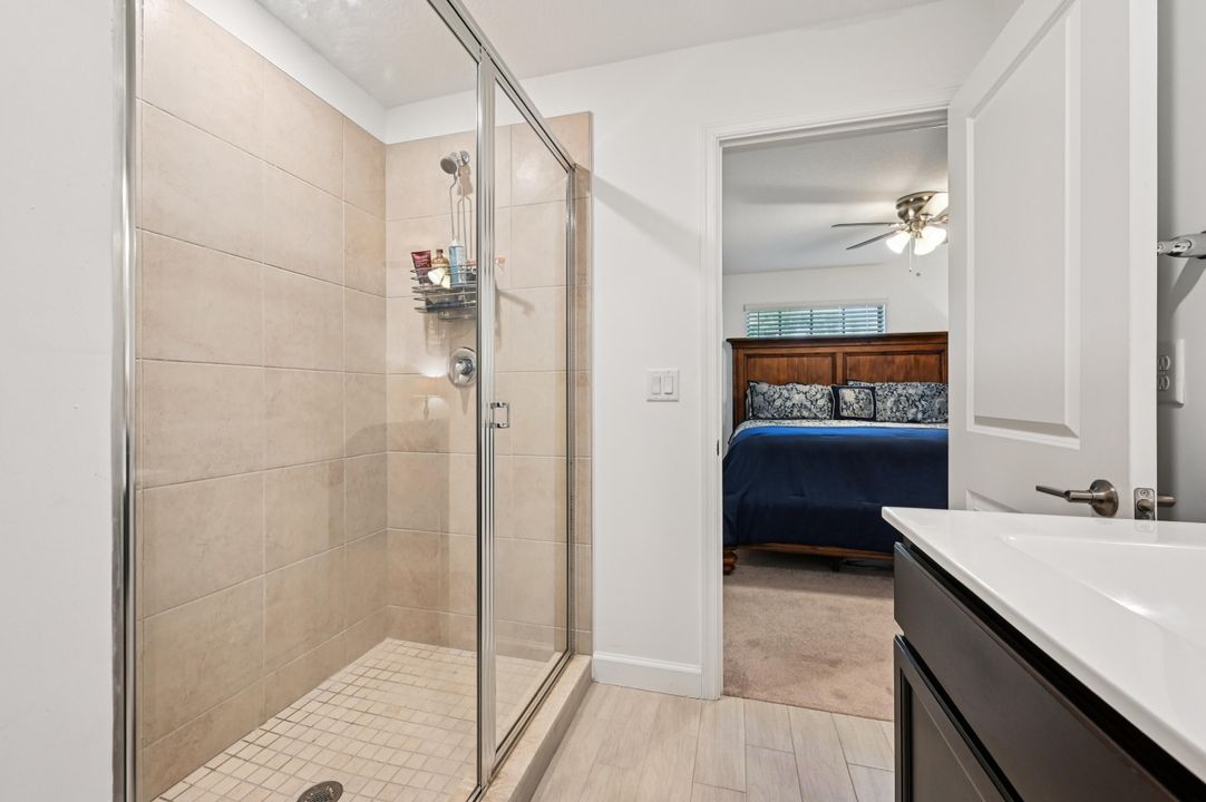 合同活跃: $339,000 (2 贝兹, 2 浴室, 1240 平方英尺)