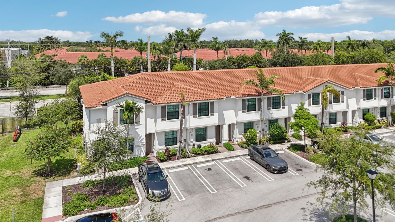 合同活跃: $339,000 (2 贝兹, 2 浴室, 1240 平方英尺)