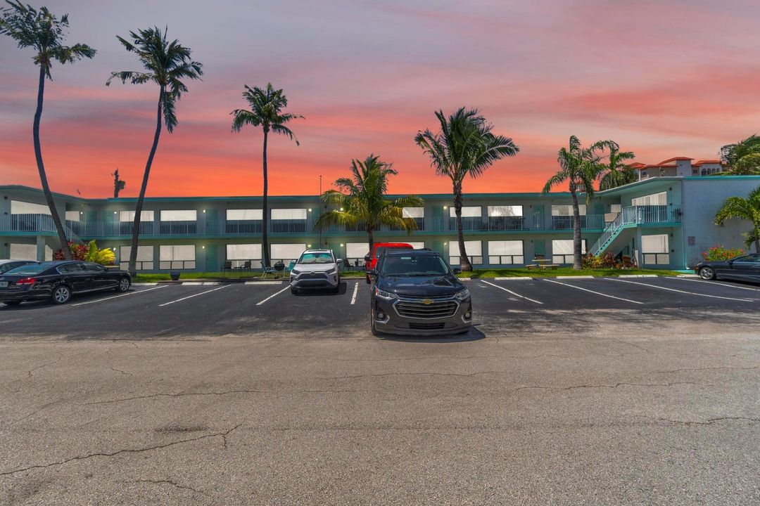 Active With Contract: $1,600 (1 beds, 1 baths, 508 Square Feet)