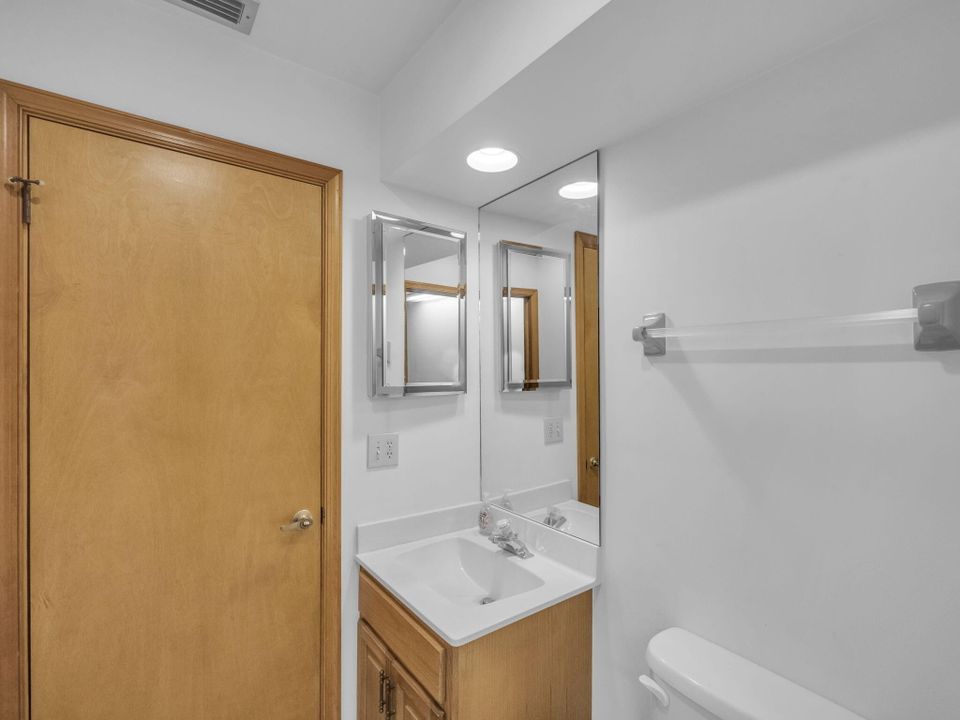 Active With Contract: $650,000 (2 beds, 2 baths, 1960 Square Feet)