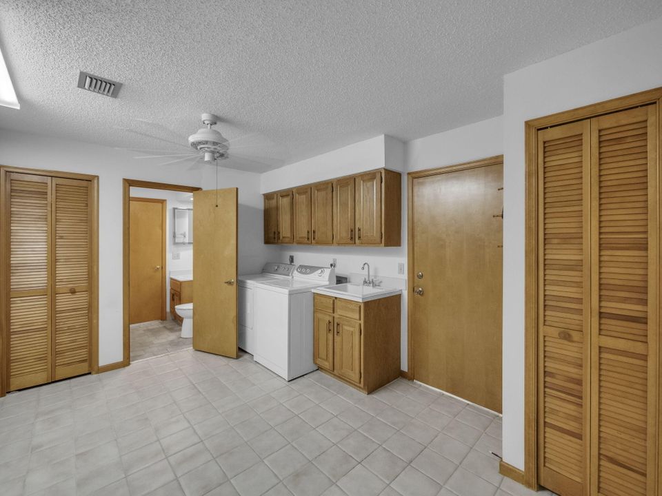 Active With Contract: $650,000 (2 beds, 2 baths, 1960 Square Feet)