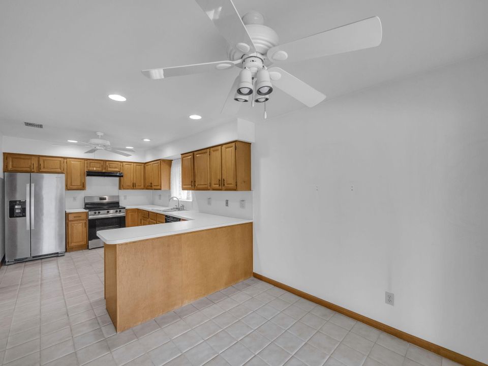 Active With Contract: $650,000 (2 beds, 2 baths, 1960 Square Feet)