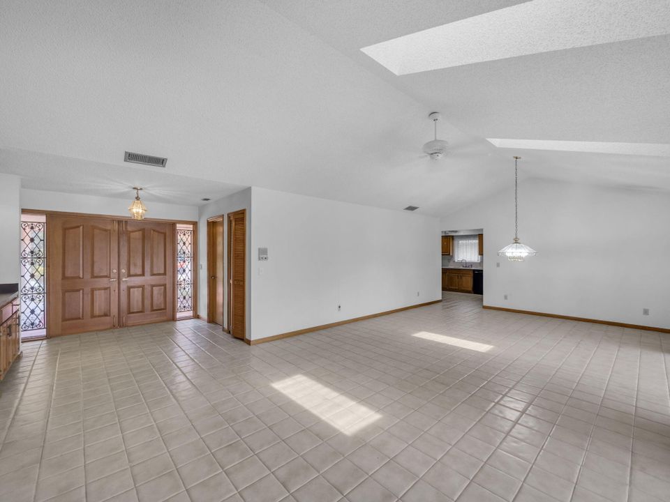 Active With Contract: $650,000 (2 beds, 2 baths, 1960 Square Feet)